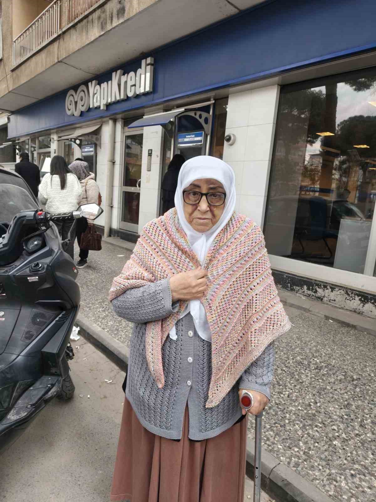Aydın’da ilginç olay: "Düzgün konuşamıyorsun" deyip emekli maaşını vermediler 5 aydinda ilginc olay duzgun konusamiyorsun deyip emekli maasini vermediler 1 OyghHpk9
