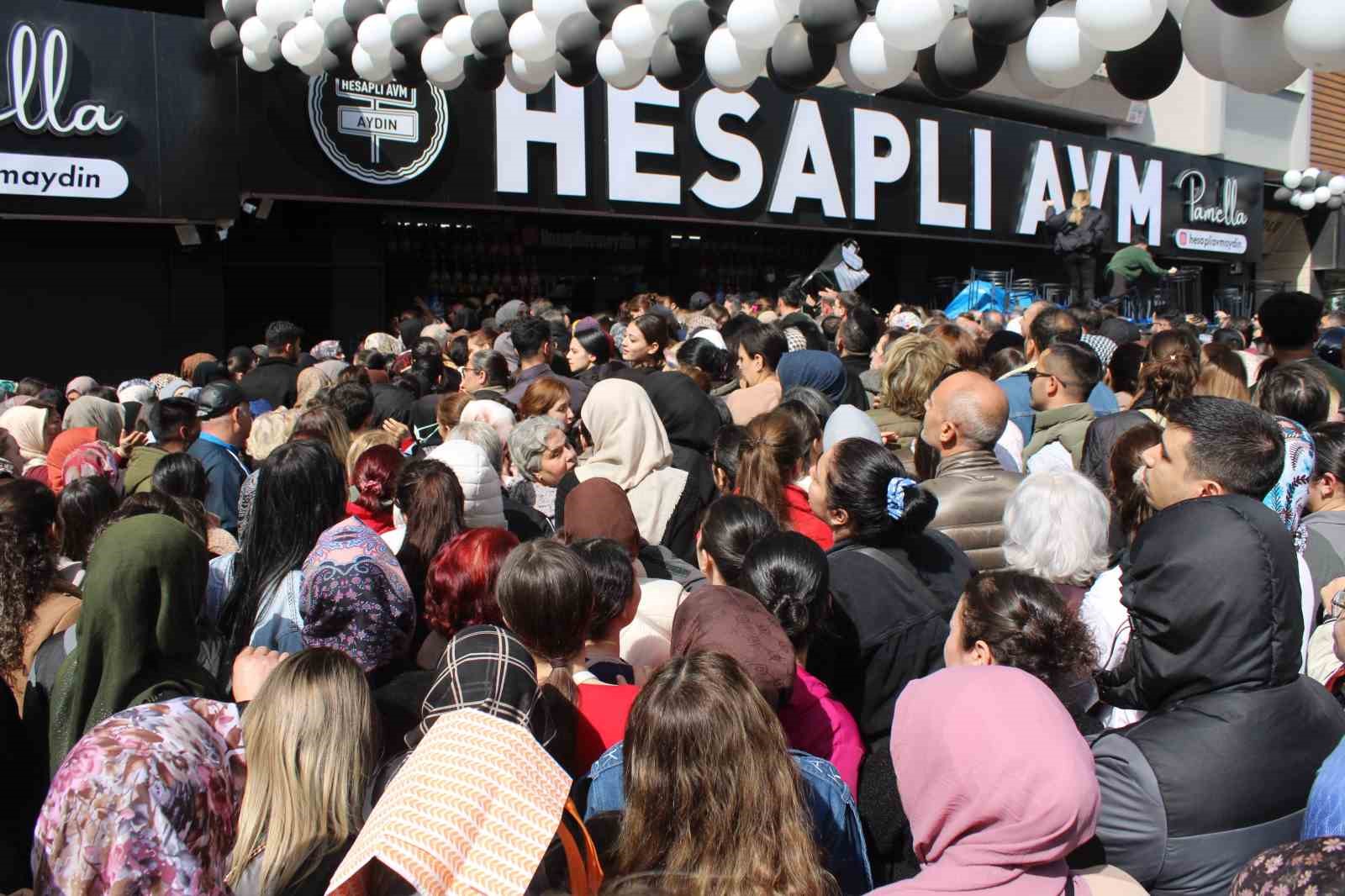 Aydın’da ’indirimli eşya’ izdihamı: Ezilen ve bayılan vatandaşlar hastaneye kaldırıldı 4 aydinda indirimli esya izdihami ezilen ve bayilan vatandaslar hastaneye kaldirildi 0 lN35SIDh