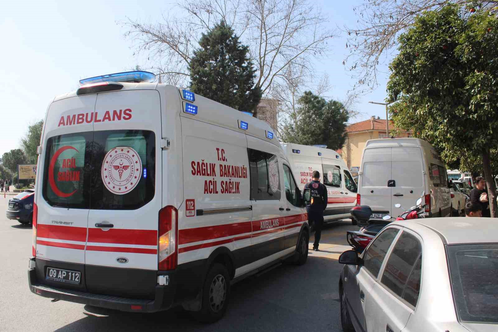 Aydın’da ’indirimli eşya’ izdihamı: Ezilen ve bayılan vatandaşlar hastaneye kaldırıldı 8 aydinda indirimli esya izdihami ezilen ve bayilan vatandaslar hastaneye kaldirildi 4 pZFikOim