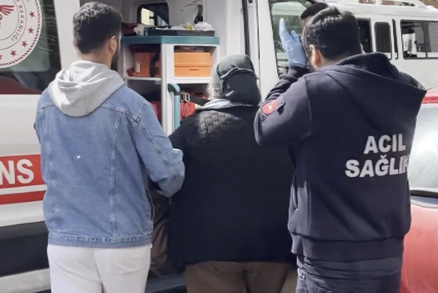 Aydın’da ’indirimli eşya’ izdihamı: Ezilen ve bayılan vatandaşlar hastaneye kaldırıldı 11 aydinda indirimli esya izdihami ezilen ve bayilan vatandaslar hastaneye kaldirildi 7 bzZdB1kJ