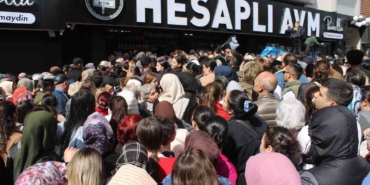 aydinda-indirimli-esya-izdihami-ezilen-ve-bayilan-vatandaslar-hastaneye-kaldirildi-mTvte6HX.jpg