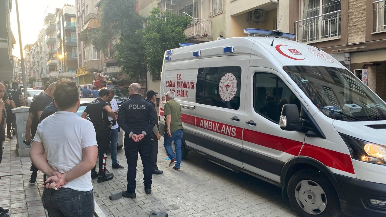 aydinda samuray kiliciyla sokaga cikan genc kiz dehset sacti 2 PuLdbuLT