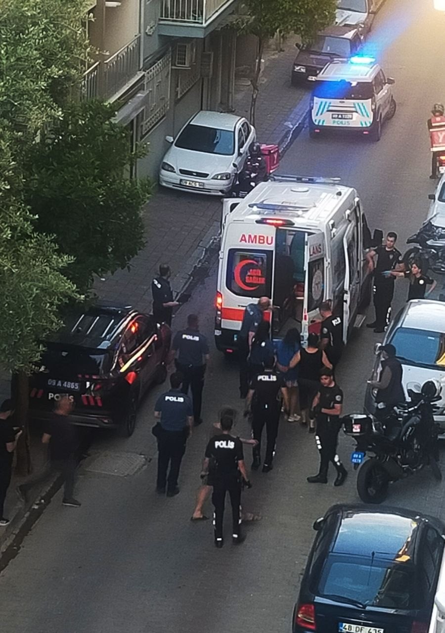 aydinda samuray kiliciyla sokaga cikan genc kiz dehset sacti 4 KVMZ9S4k