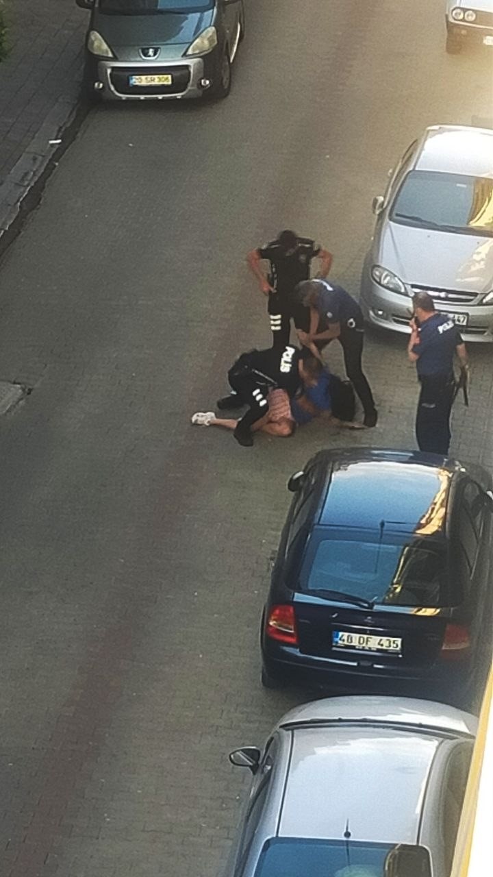 aydinda samuray kiliciyla sokaga cikan genc kiz dehset sacti 5 F7fKbtUy
