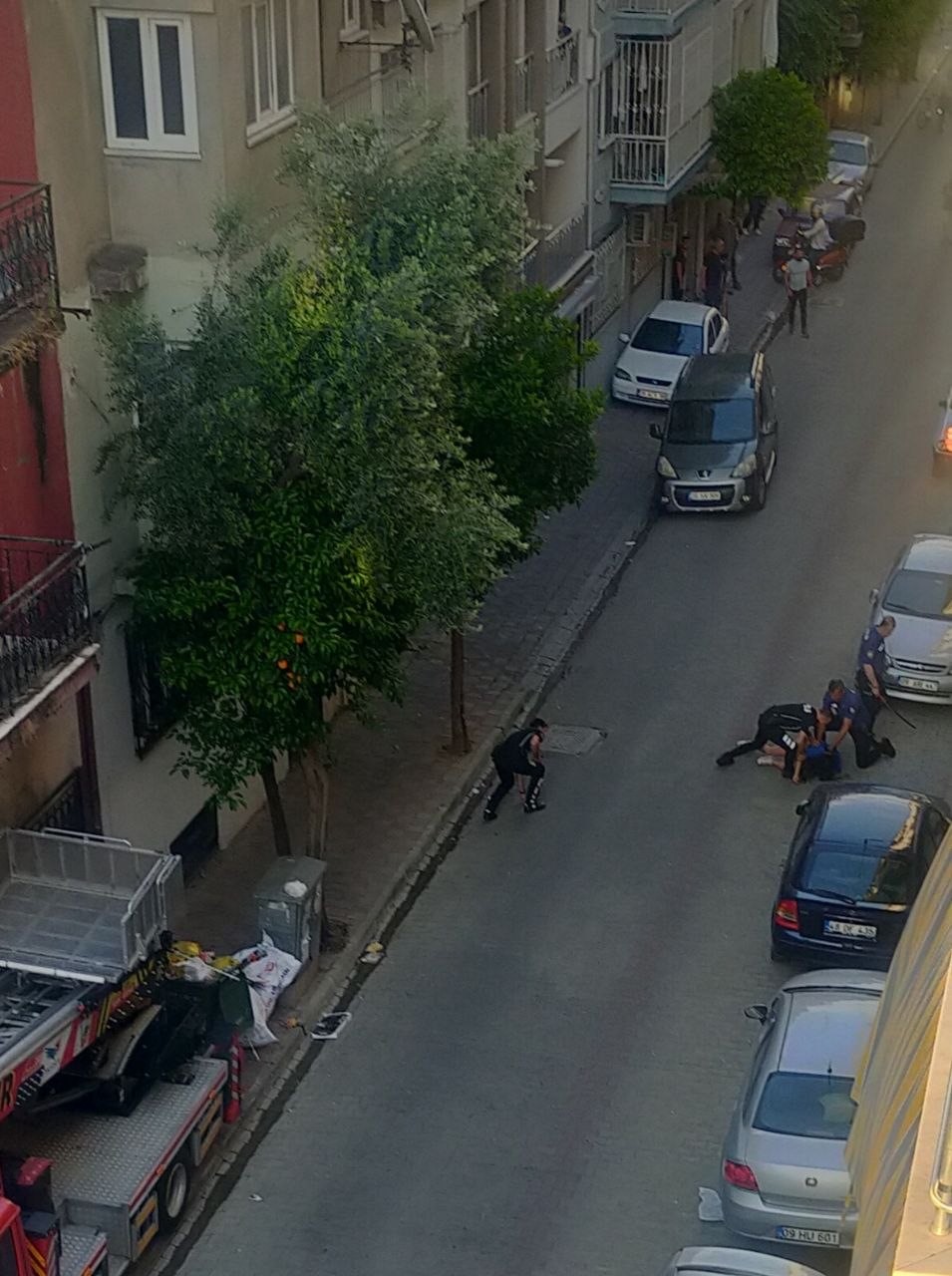 aydinda samuray kiliciyla sokaga cikan genc kiz dehset sacti 6 H8MaRs8e