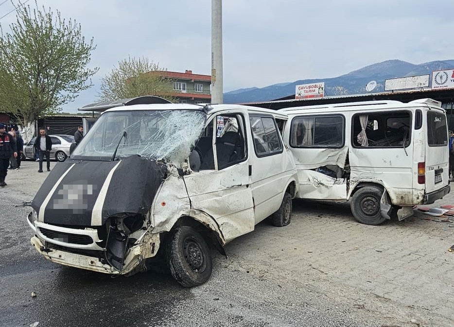 Aydın’da zincirleme trafik kazası: 1 ölü, 2 yaralı 5 aydinda zincirleme trafik kazasi 1 olu 2 yarali 1 iVLVSa1R