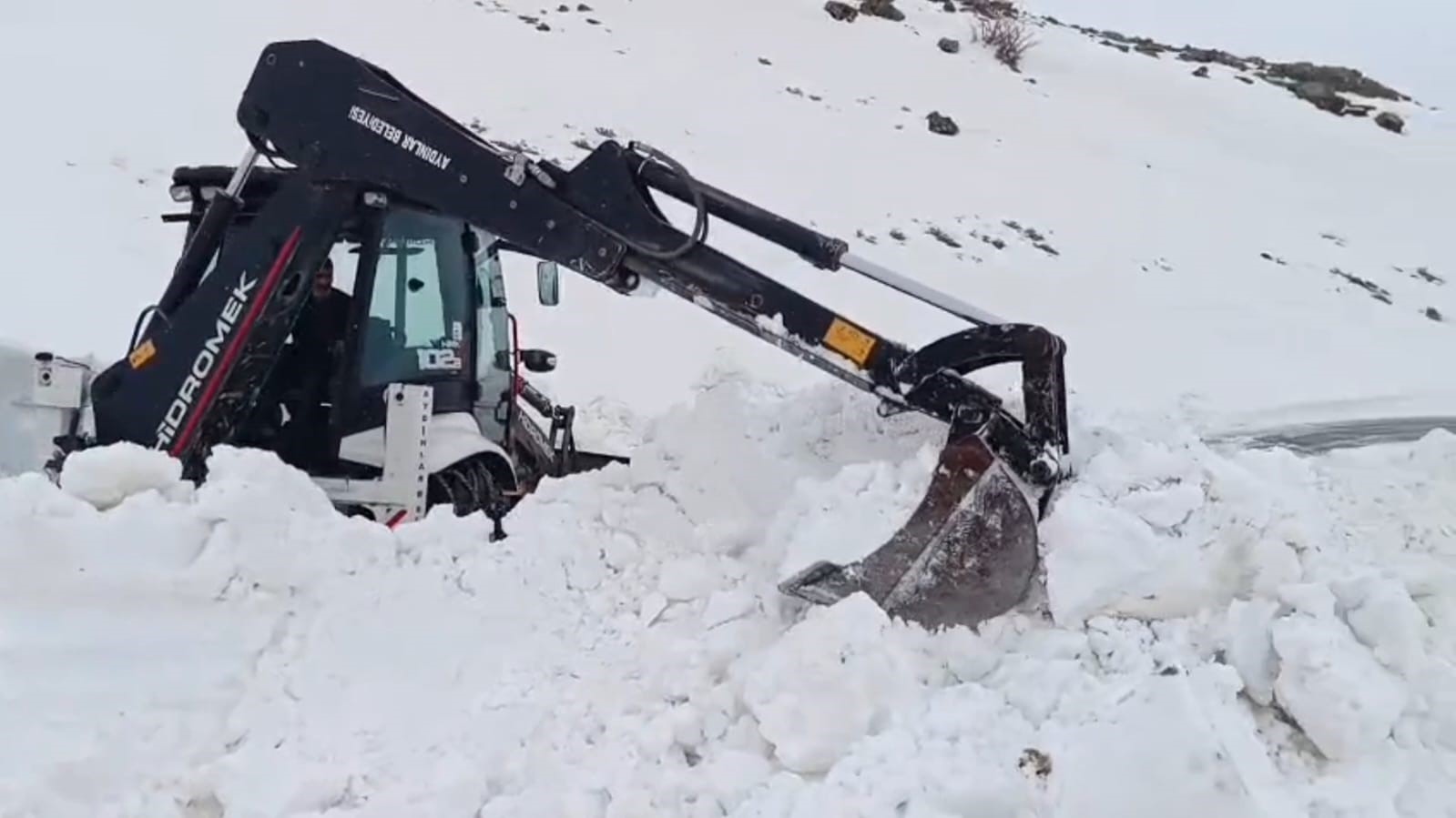 aydinlar beldesinde karla mucadele calismasi suruyor 0 4pOyMI3F
