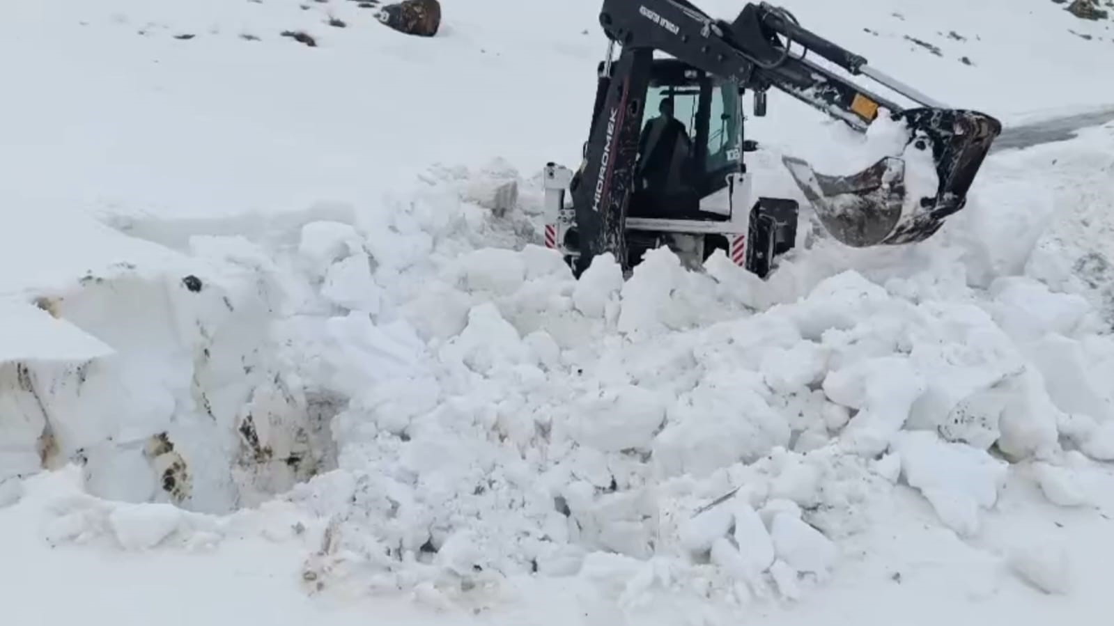 aydinlar beldesinde karla mucadele calismasi suruyor 3 64L97yl3