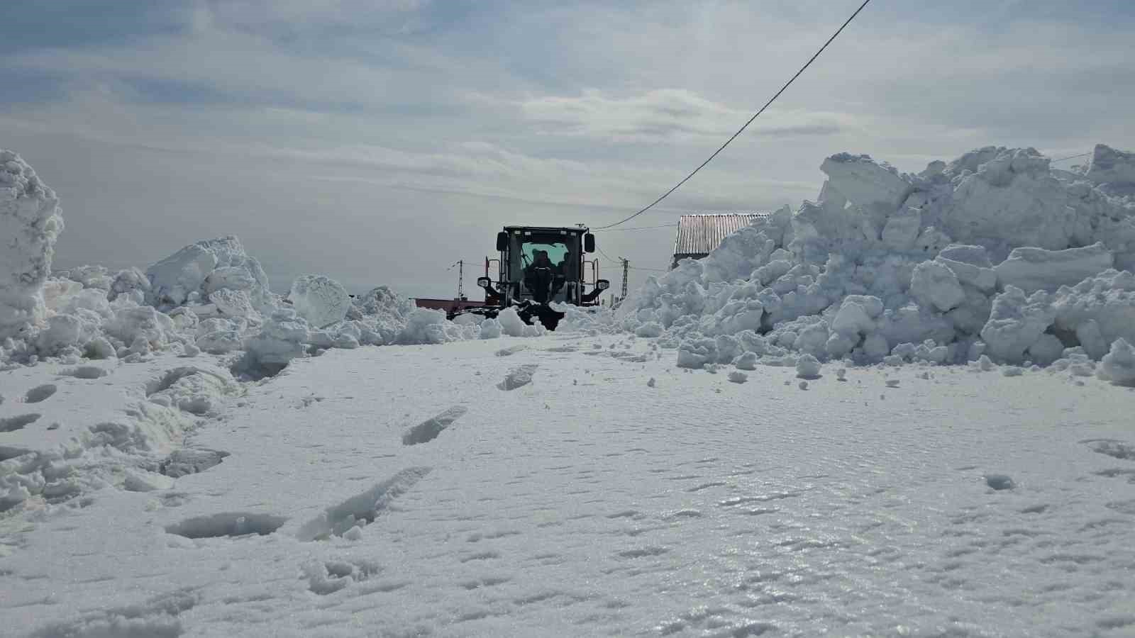 aydinlar beldesinde karla mucadele devam ediyor 1