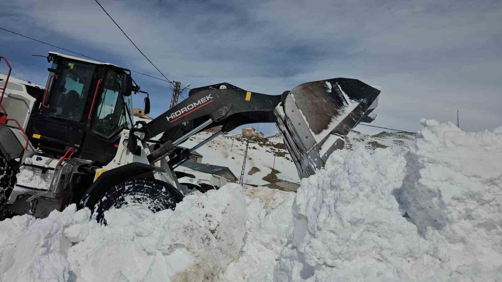 aydinlar beldesinde karla mucadele devam ediyor 3