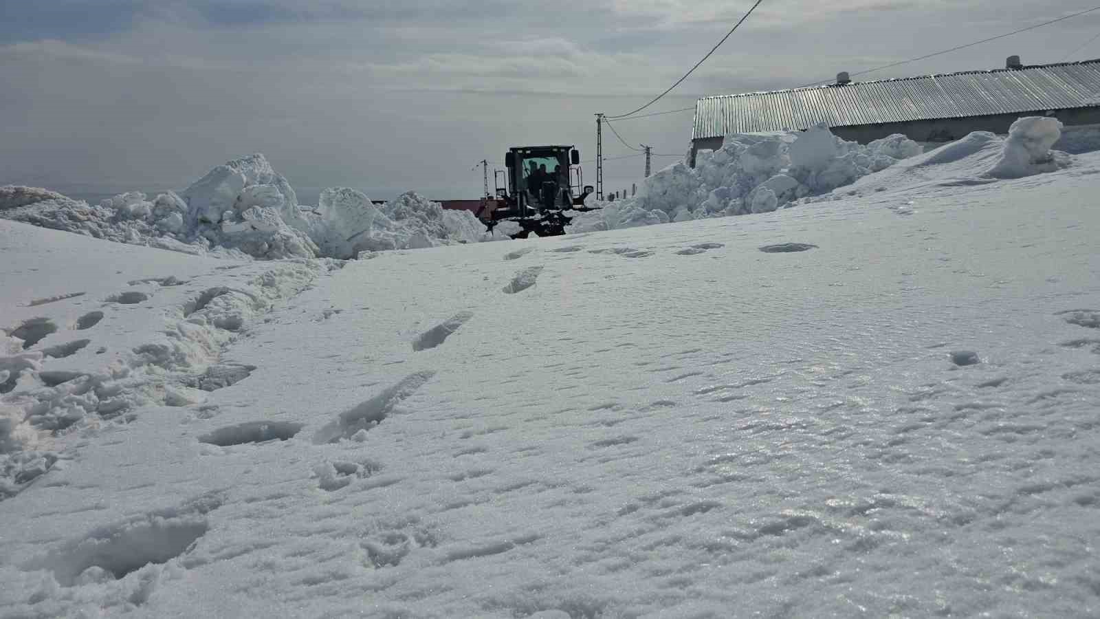aydinlar beldesinde karla mucadele devam ediyor 6 lceVpXMm