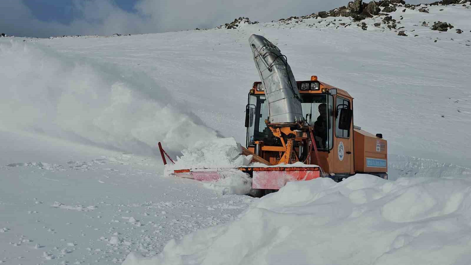 aydinlarda kar hayati felc etti valilikten kar savurma makinesi destegi 1 6g7ySa22