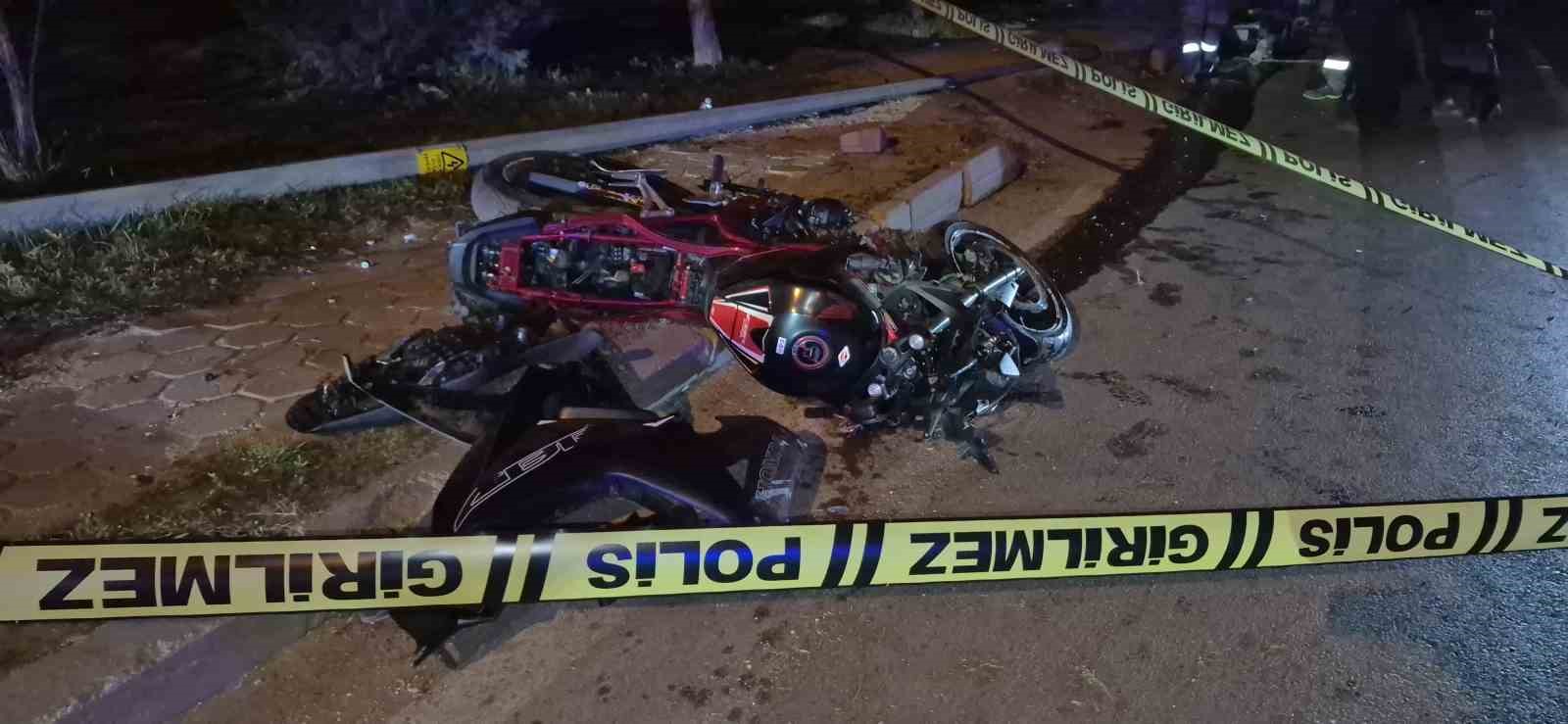 aydinlatma diregine carpan motosiklet surucusu hayatini kaybetti 0 vk5DOf28