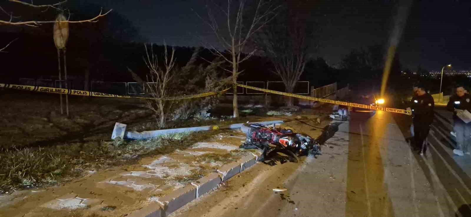 aydinlatma diregine carpan motosiklet surucusu hayatini kaybetti 6 F9Hhlfme