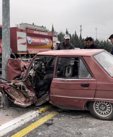 aydinlatma-diregine-carpan-otomobil-hurdaya-dondu-1i-agir-2-yarali-QOa26LMJ.jpg