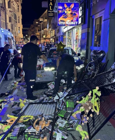aydinlatma-diregine-carpan-otomobil-kaldirima-cikti-4-yarali-8KwniJNH.jpg