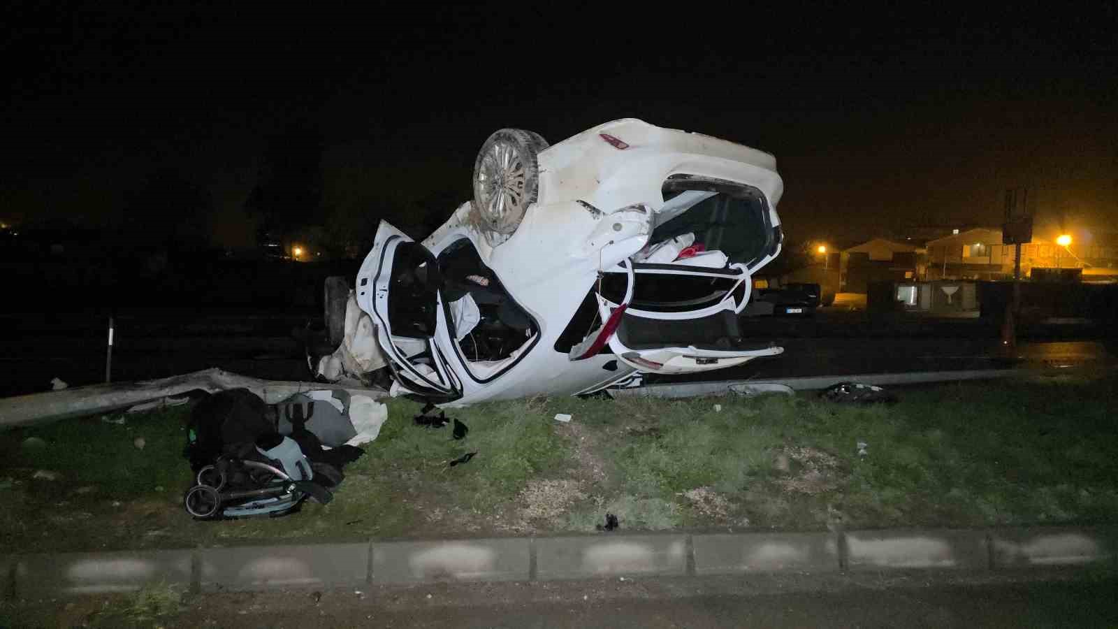 Aydınlatma direğine çarpan otomobil takla attı: 1 yaşındaki bebek öldü, anne ve baba yaralandı 5 aydinlatma diregine carpan otomobil takla atti 1 yasindaki bebek oldu anne ve baba yaralandi gbvnLAh7