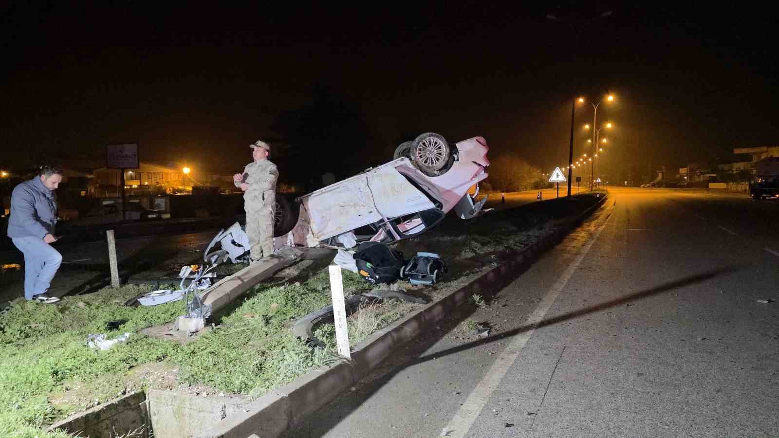 Aydınlatma direğine çarpan otomobil takla attı: 1 yaşındaki bebek öldü, anne ve baba yaralandı 7 aydinlatma diregine carpan otomobil takla atti 1 yasindaki bebek oldu anne ve baba yaralandi s6QRaDHj