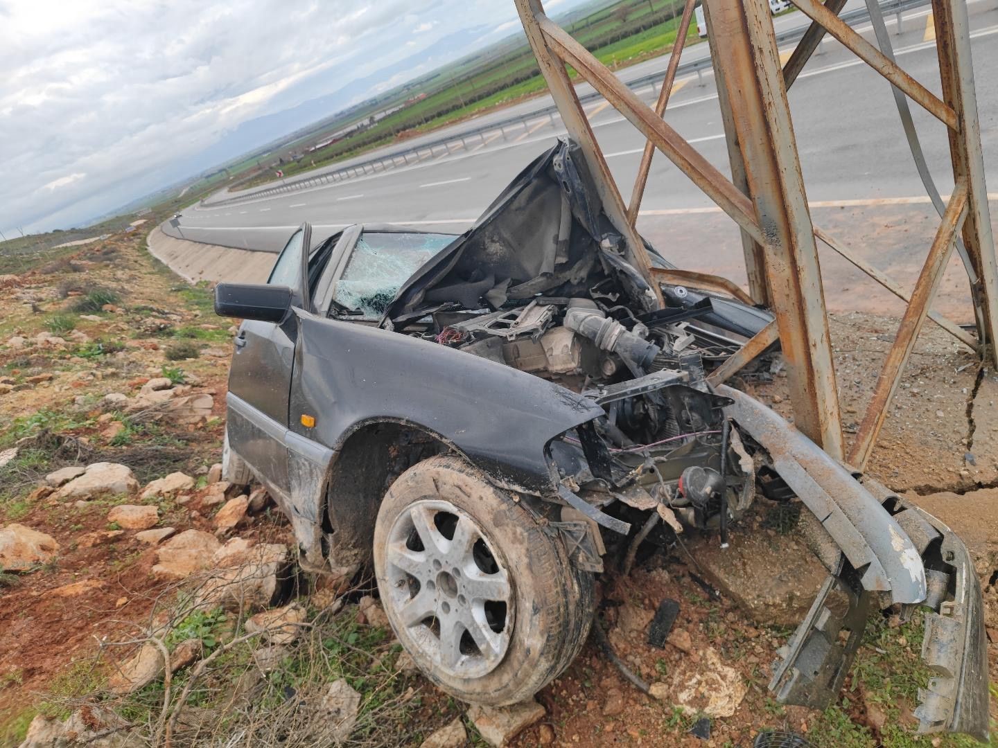 aydinlatma diregine carpan otomobilin surucusu oldu 1