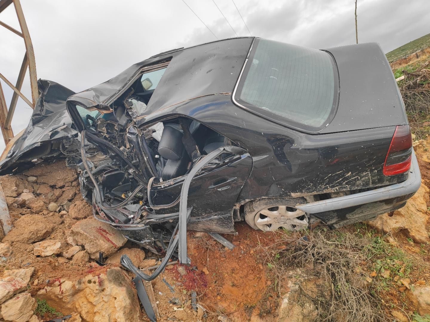 aydinlatma diregine carpan otomobilin surucusu oldu 2 cDpmfasN