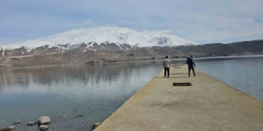 aygir-golu-her-mevsimde-bambaska-bir-gorunume-sahip-OUZkNp12.jpg