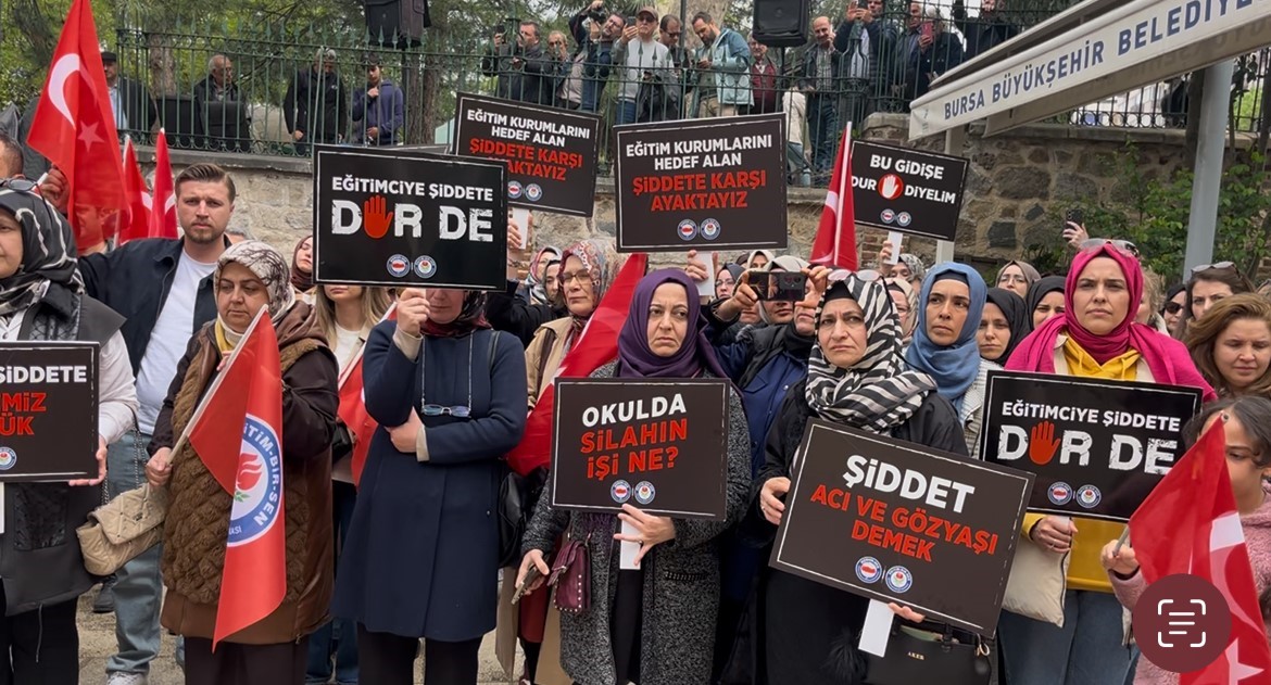 Ayla öğretmen ve 8 öğrenci için Bursa’da gıyabi cenaze namazı kılındı 5 ayla ogretmen ve 8 ogrenci icin bursada giyabi cenaze namazi kilindi 1 uyP8lQyO