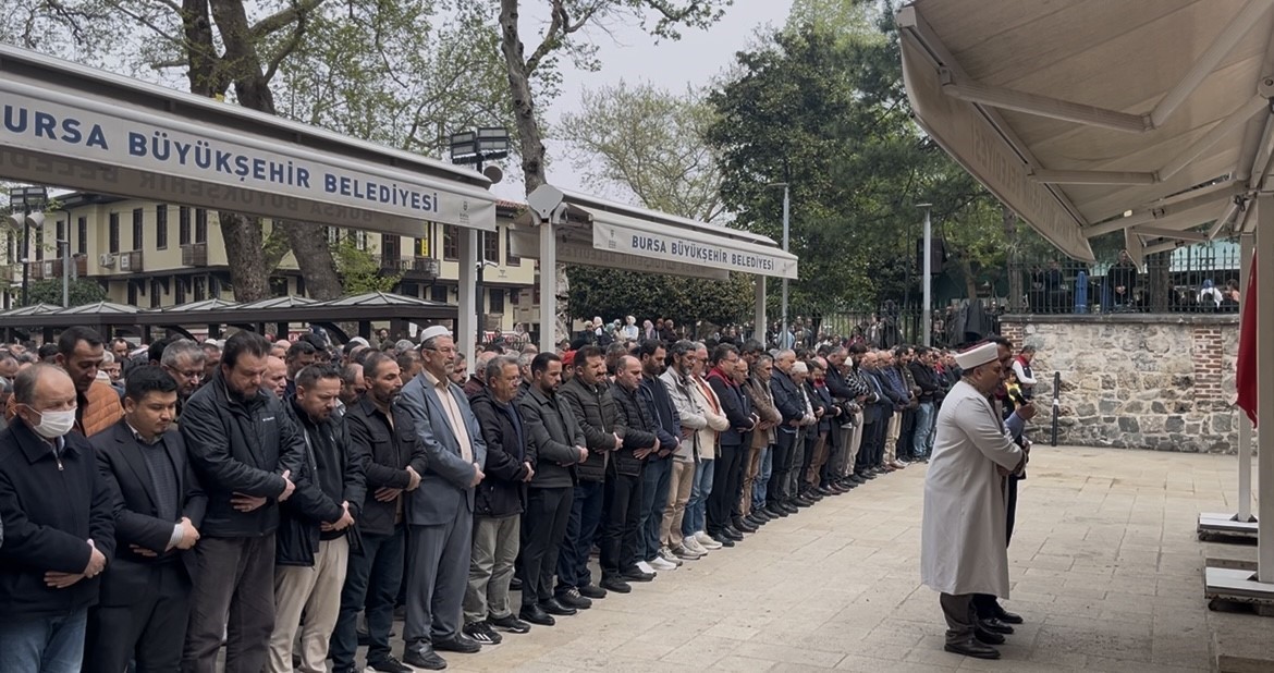 Ayla öğretmen ve 8 öğrenci için Bursa’da gıyabi cenaze namazı kılındı 6 ayla ogretmen ve 8 ogrenci icin bursada giyabi cenaze namazi kilindi 2 5NKiteL8