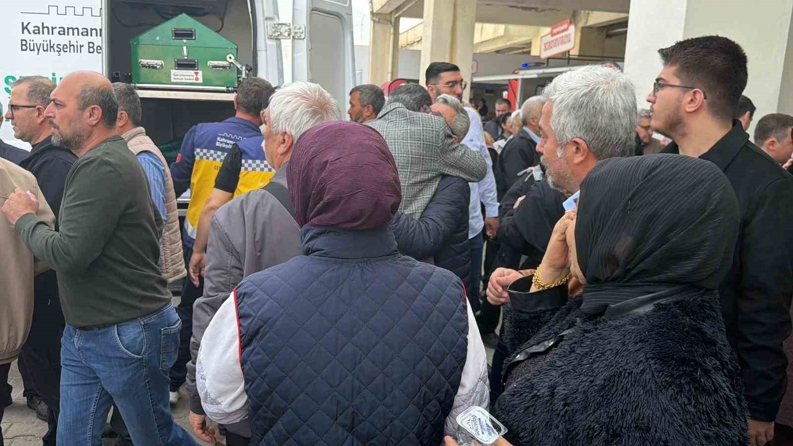 ayla ogretmenin cenazesi yakinlari tarafindan hastane morgundan alindi 4 jeAQN9KI