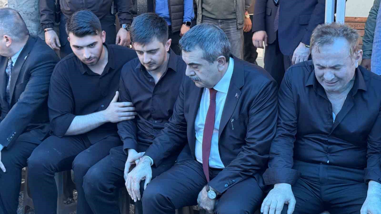 Ayla öğretmenin eşi: "Gurur duyuyorum, buraya ev yaptıracaktık, cenazesi geldi" 6 ayla ogretmenin esi gurur duyuyorum buraya ev yaptiracaktik cenazesi geldi 2 HJQ1d6hC