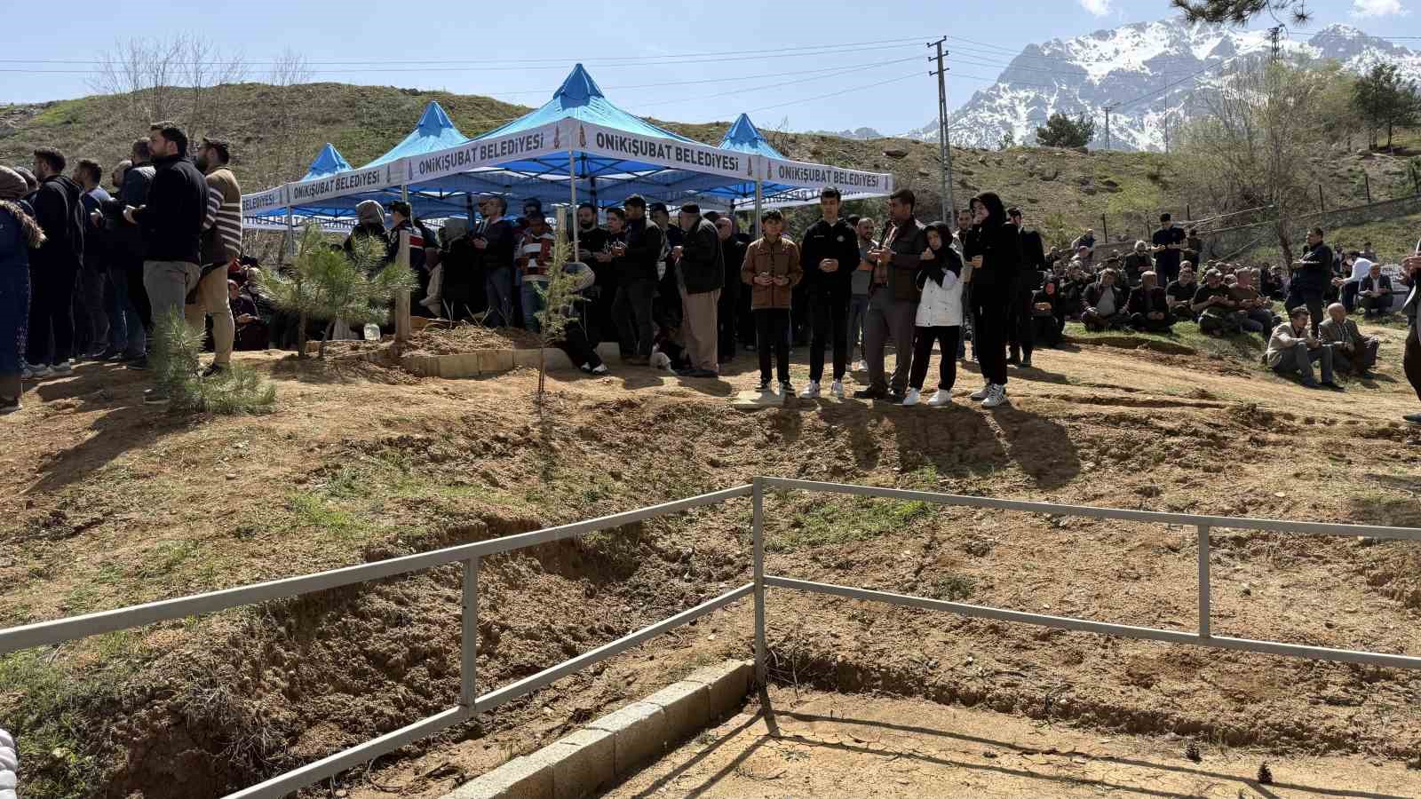 Ayla öğretmenin eşi: "Gurur duyuyorum, buraya ev yaptıracaktık, cenazesi geldi" 9 ayla ogretmenin esi gurur duyuyorum buraya ev yaptiracaktik cenazesi geldi 5 DuWnbFEb