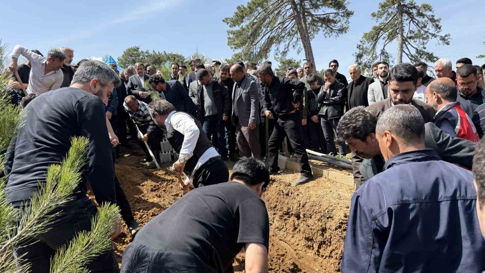 Ayla öğretmenin eşi: "Gurur duyuyorum, buraya ev yaptıracaktık, cenazesi geldi" 11 ayla ogretmenin esi gurur duyuyorum buraya ev yaptiracaktik cenazesi geldi 7 t5iAbrdu