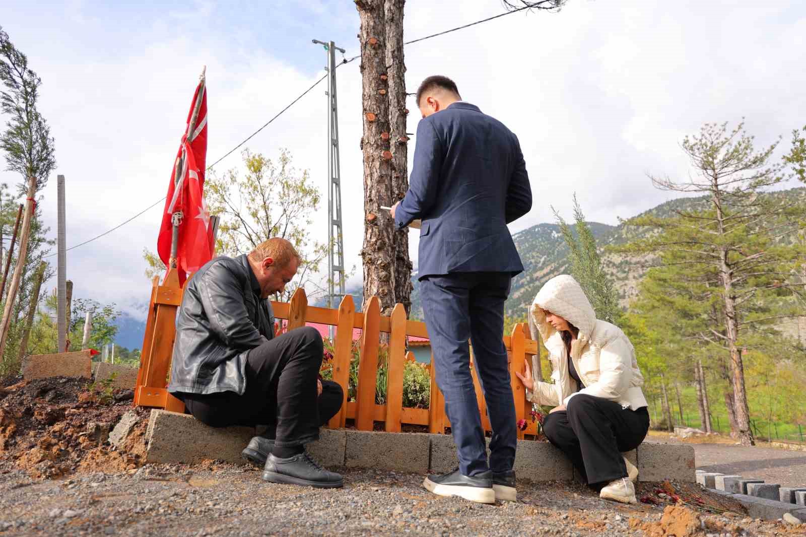 ayla ogretmenin oglu anneler gunune buruk girdik 2 QutDrKLY