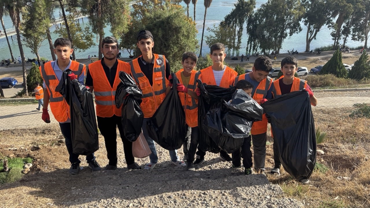 aylarca belediye temizlemedi vatandas bir gunde temizledi 4 F1VRLNf5