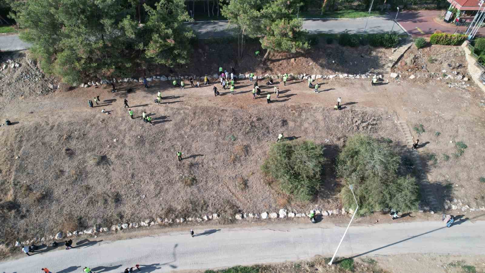 aylarca belediye temizlemedi vatandas bir gunde temizledi 5 cELj1YPI