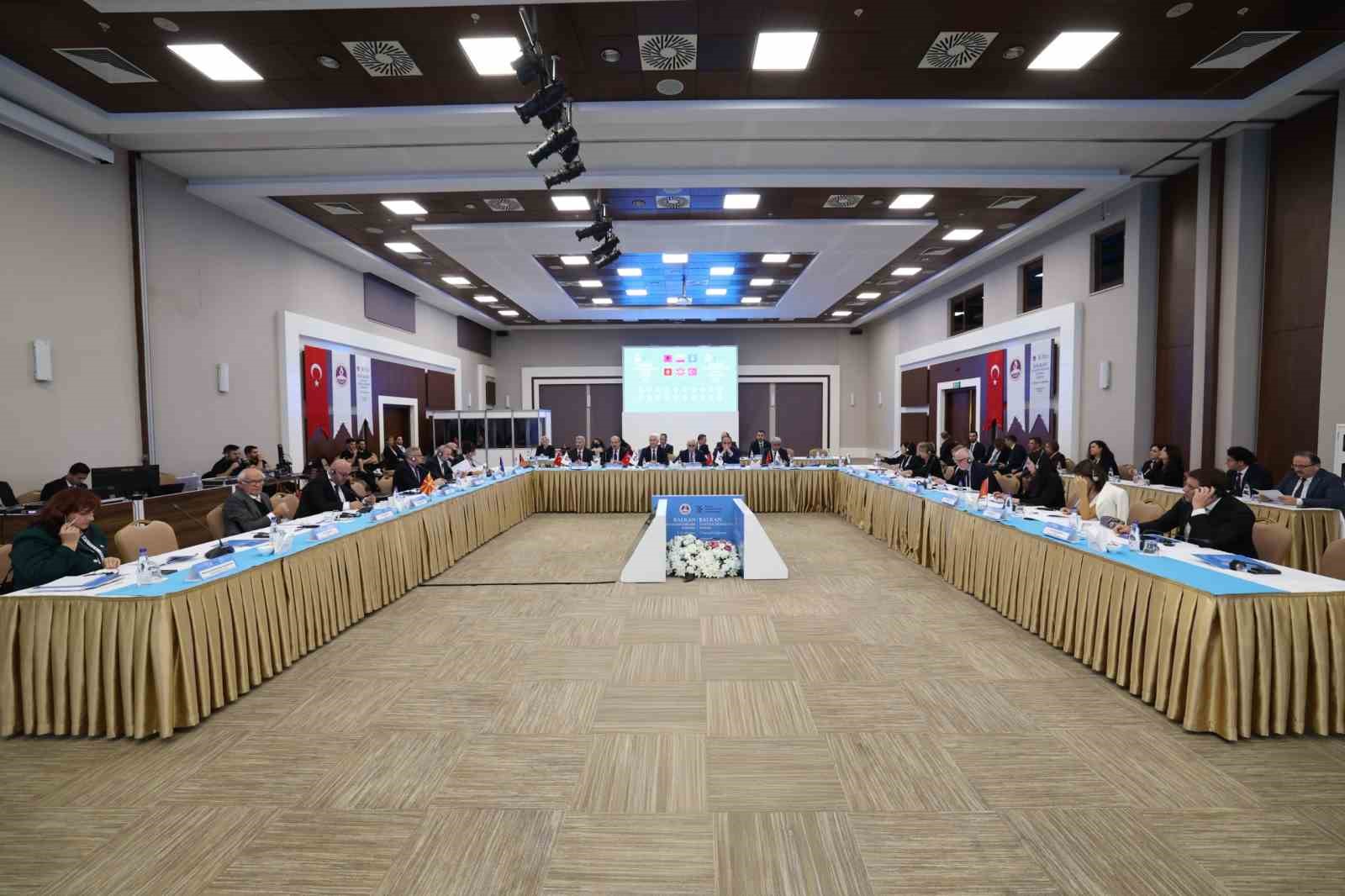 aym baskani ozkaya is birligi artik somut karar mekanizmasina ihtiyac duyuyor 1 2Qs4VnzF