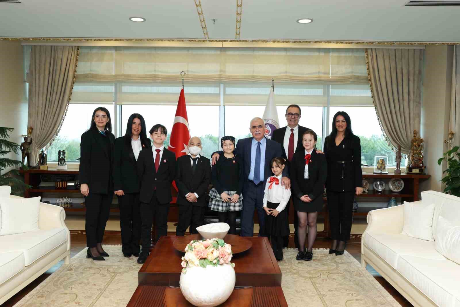 aym baskani ozkaya losemi tedavisi goren cocuklari misafir etti 2 kf5NjDIL