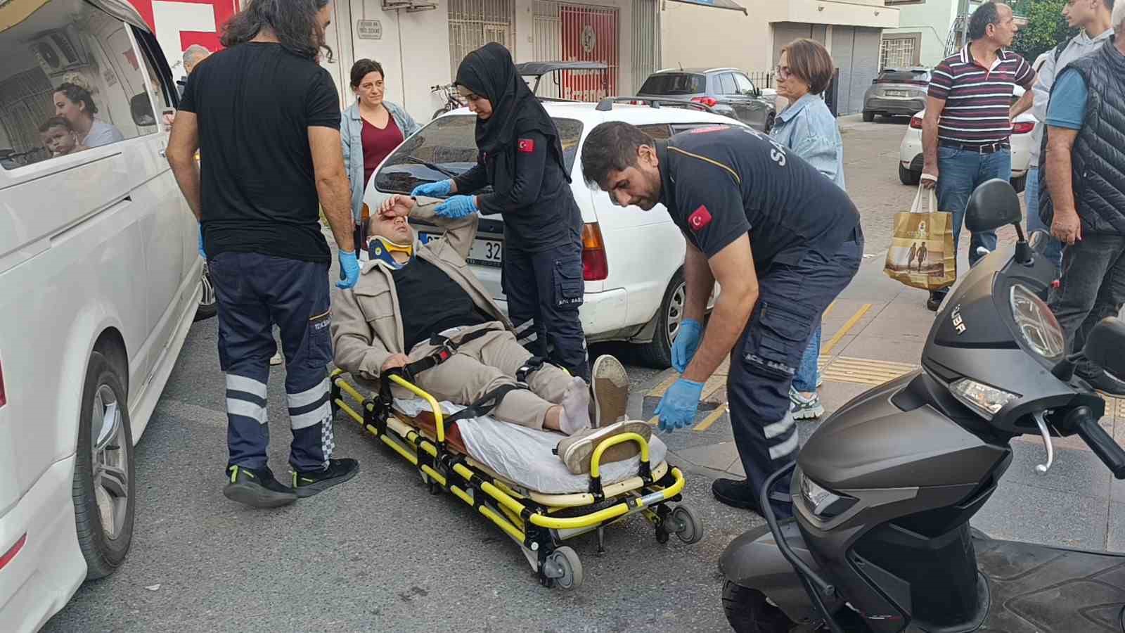 ayni cadde uzerinde 5 dakika arayla kaza 2 motosiklet surucusu yaralandi 0 dc6fz8Nm