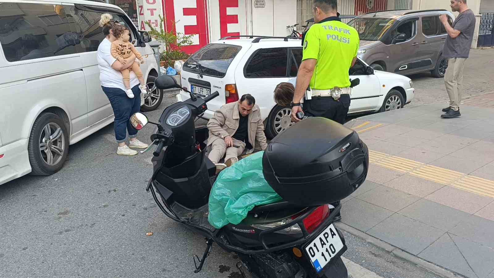 ayni cadde uzerinde 5 dakika arayla kaza 2 motosiklet surucusu yaralandi 2 lBUdWi3h