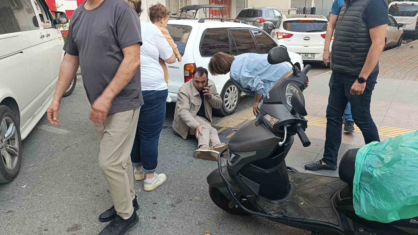 ayni cadde uzerinde 5 dakika arayla kaza 2 motosiklet surucusu yaralandi 4 4F6gpkZk