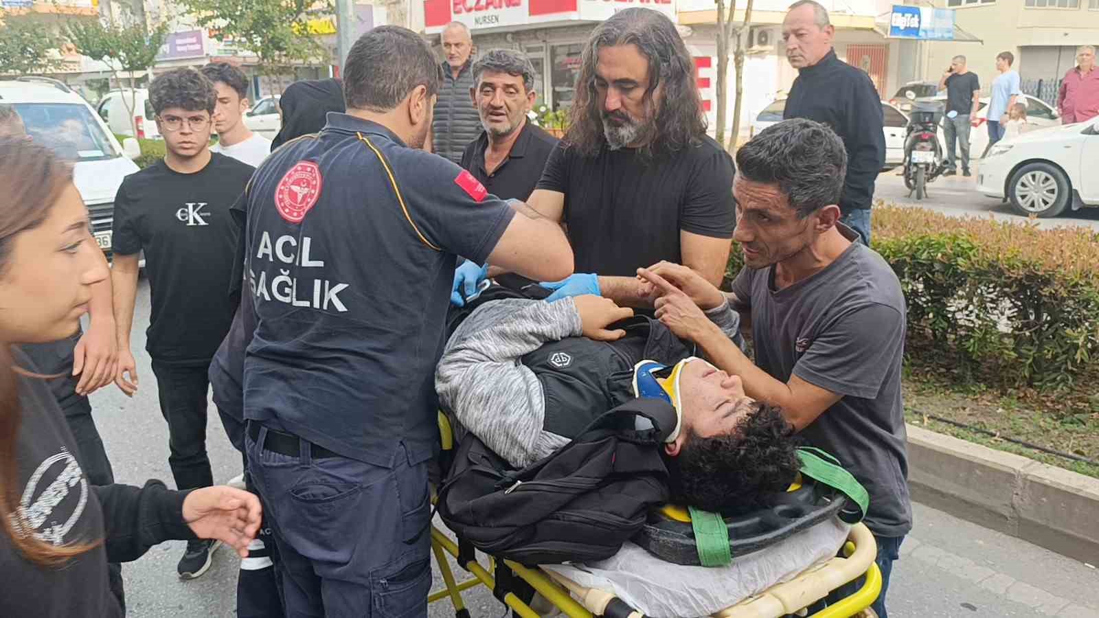 ayni cadde uzerinde 5 dakika arayla kaza 2 motosiklet surucusu yaralandi 7 jXE92p78