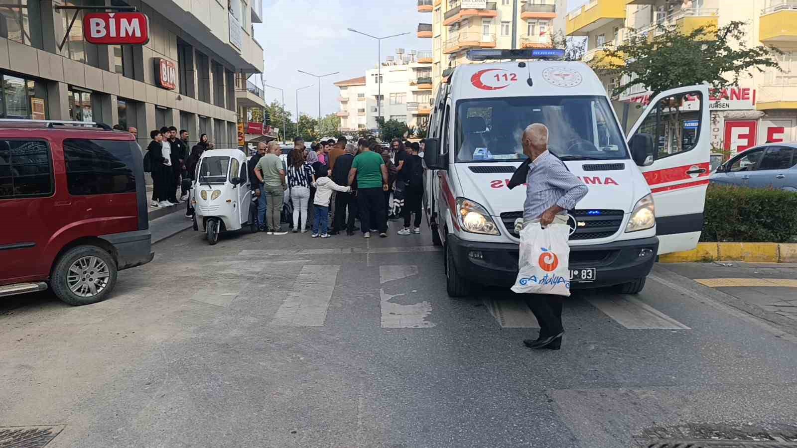 ayni cadde uzerinde 5 dakika arayla kaza 2 motosiklet surucusu yaralandi 8 w6kBuzEq