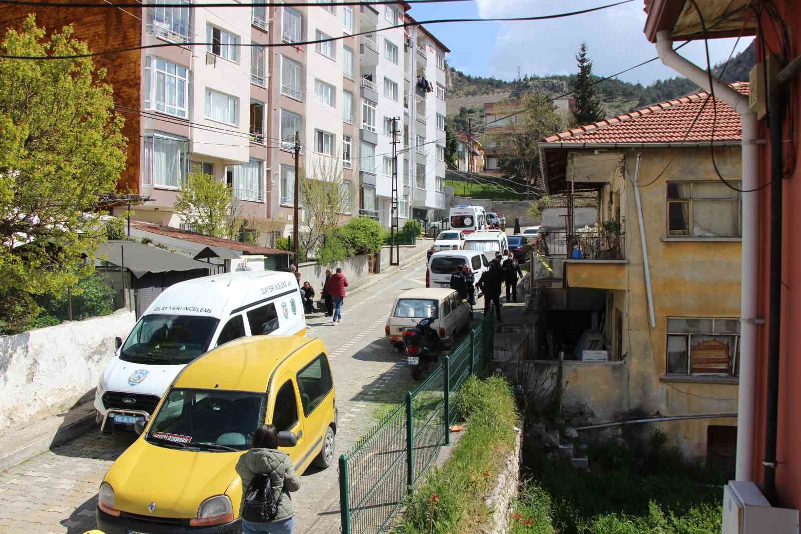 Aynı evde 11 yıl arayla ikinci soba faciası: Bu kez baba ve oğlu hayatını kaybetti 9 ayni evde 11 yil arayla ikinci soba faciasi bu kez baba ve oglu hayatini Vl8lPIFH