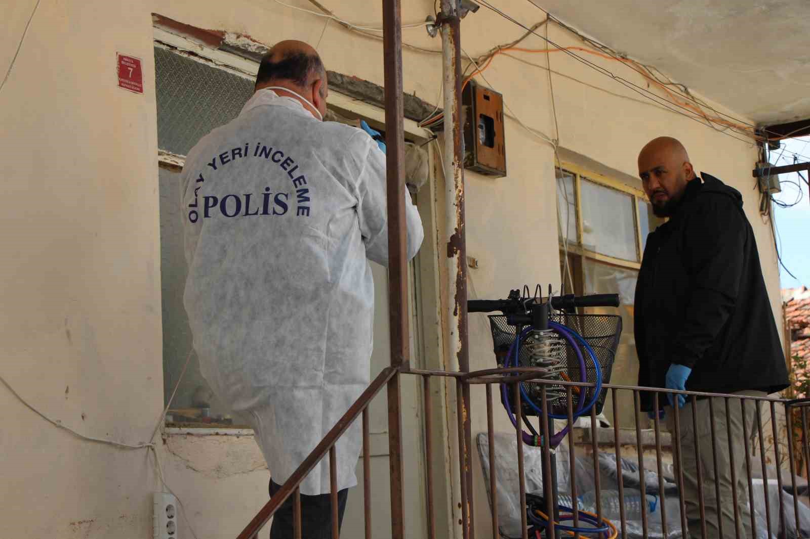 Aynı evde 11 yıl arayla ikinci soba faciası: Bu kez baba ve oğlu hayatını kaybetti 10 ayni evde 11 yil arayla ikinci soba faciasi bu kez baba ve oglu hayatini fIHpIFct
