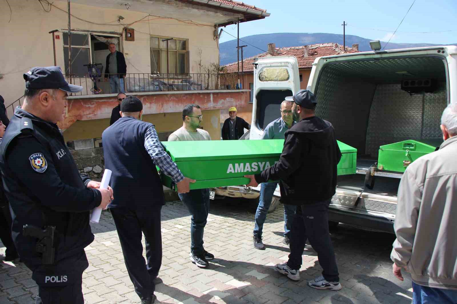 Aynı evde 11 yıl arayla ikinci soba faciası: Bu kez baba ve oğlu hayatını kaybetti 8 ayni evde 11 yil arayla ikinci soba faciasi bu kez baba ve oglu hayatini