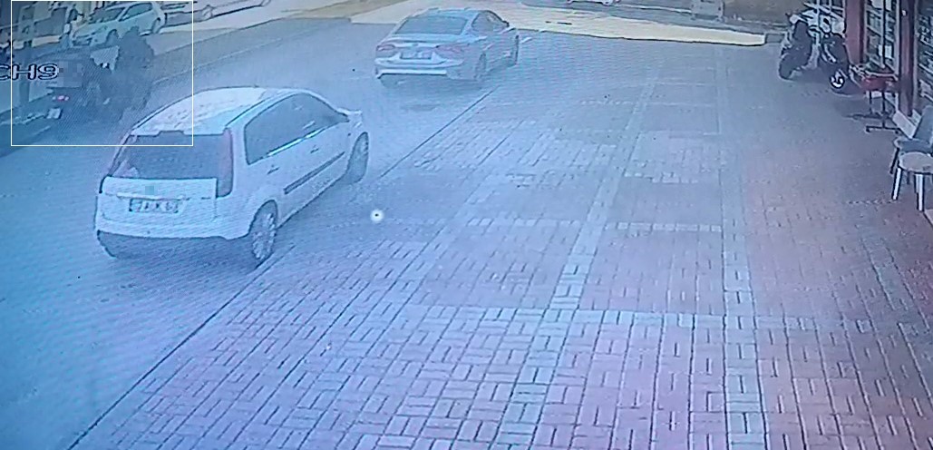 Aynı istikamette giden motosiklet ile elektrikli bisiklet çarpıştı: 1 yaralı 6 ayni istikamette giden motosiklet ile elektrikli bisiklet carpisti 1 yarali 2 ffJEuF88