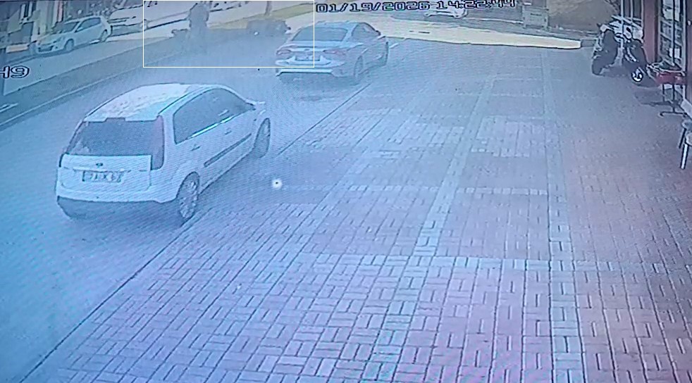 Aynı istikamette giden motosiklet ile elektrikli bisiklet çarpıştı: 1 yaralı 7 ayni istikamette giden motosiklet ile elektrikli bisiklet carpisti 1 yarali 3