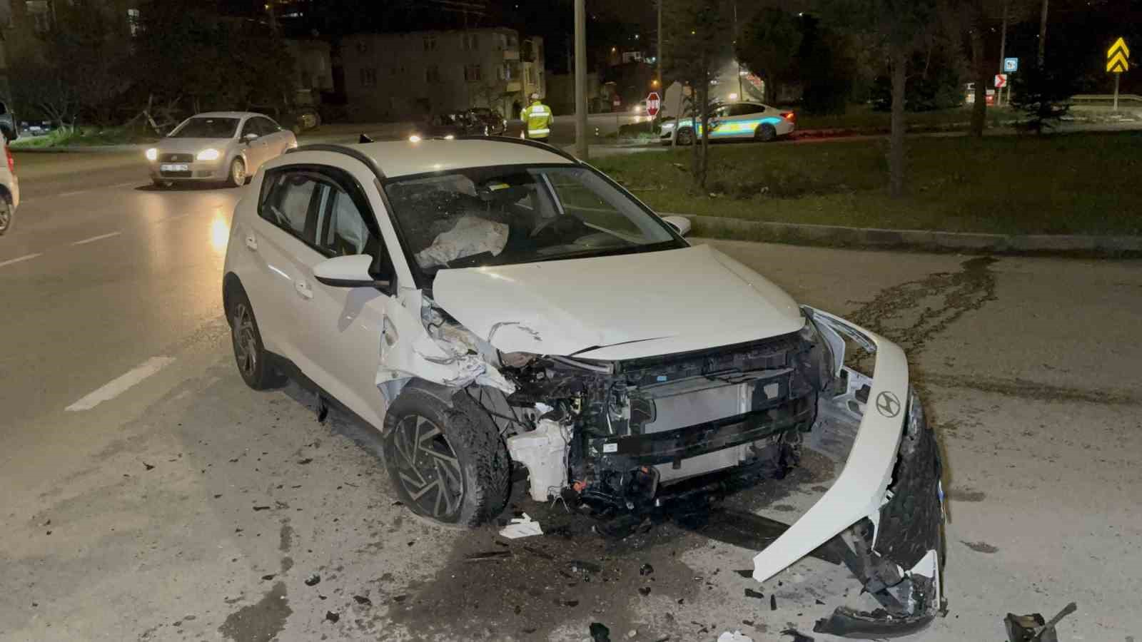 ayni kavsakta 9 yil sonra yine kaza yapti 2 yarali 0 YM7d9aYW