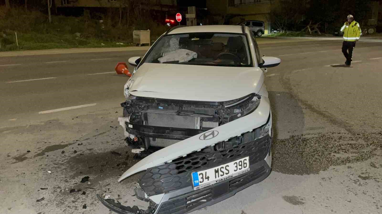 ayni kavsakta 9 yil sonra yine kaza yapti 2 yarali 1 pEiMWDZn