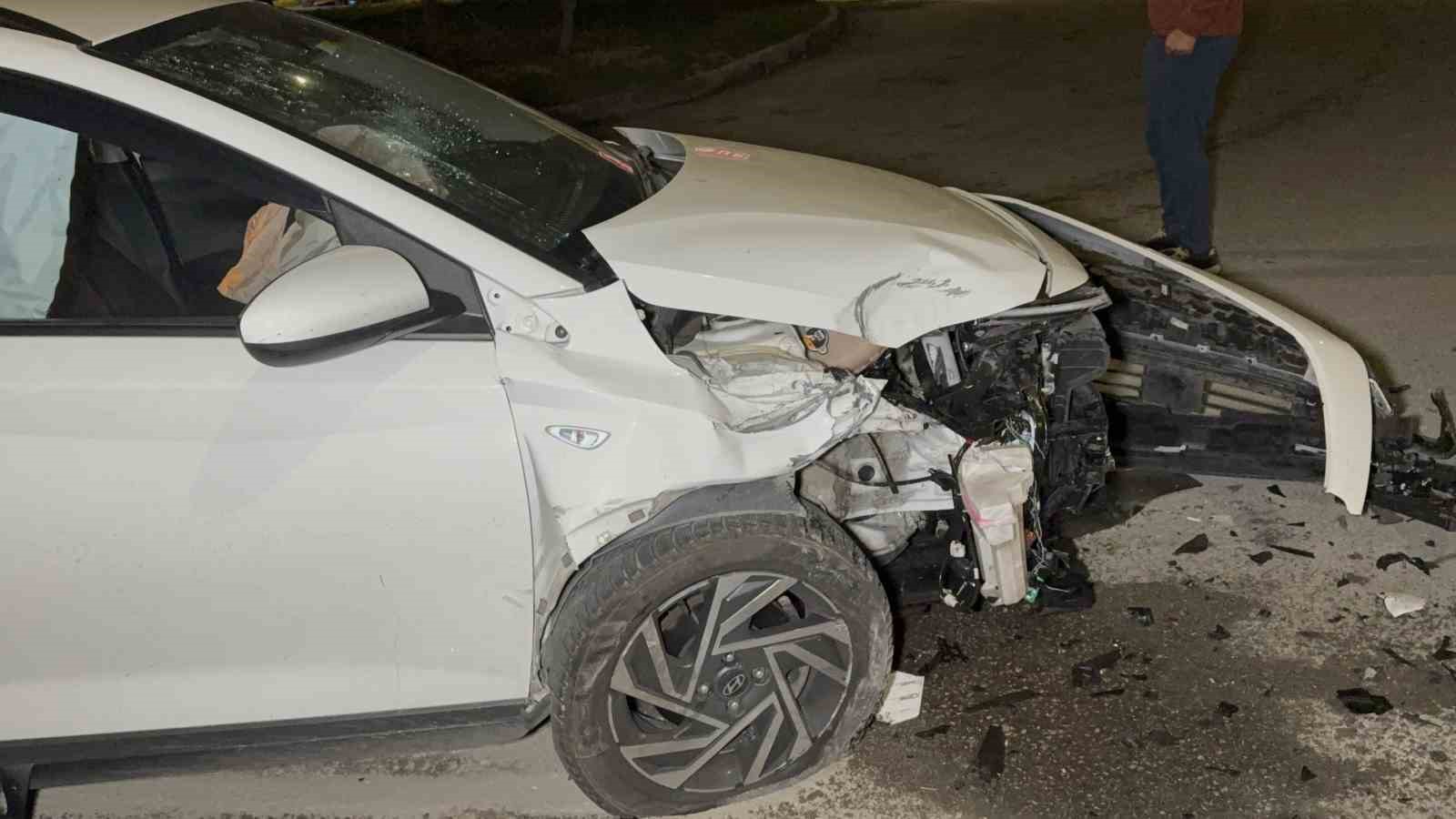 ayni kavsakta 9 yil sonra yine kaza yapti 2 yarali 2 lan21fst