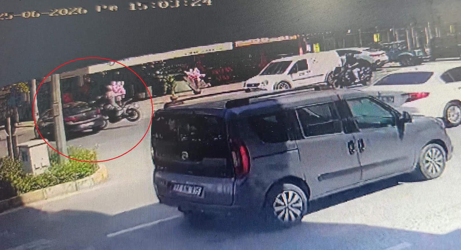 ayni kavsakta bir saat arayla iki ayri motosiklet kazasi 2 yarali 3 metfZTHP